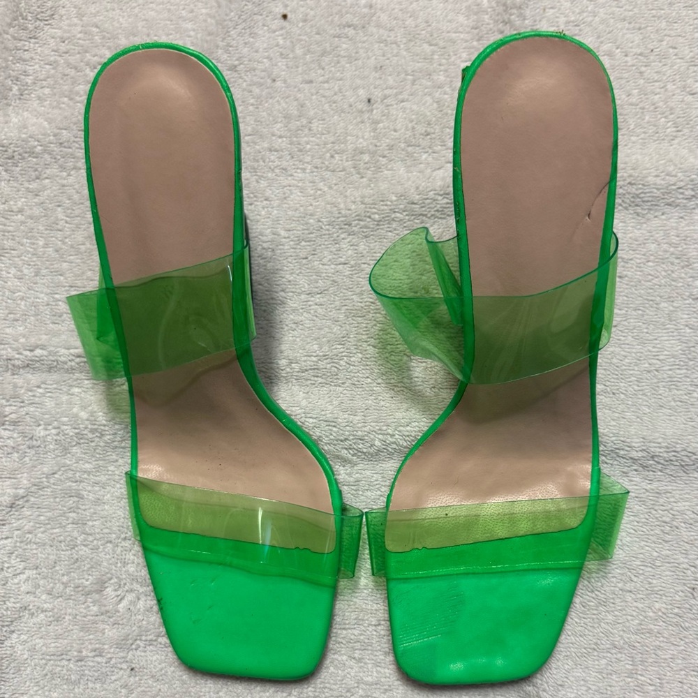 Green Plastic Strap Women's Sandals with Gloss Lucite Heel/Green Tip | Sz 10